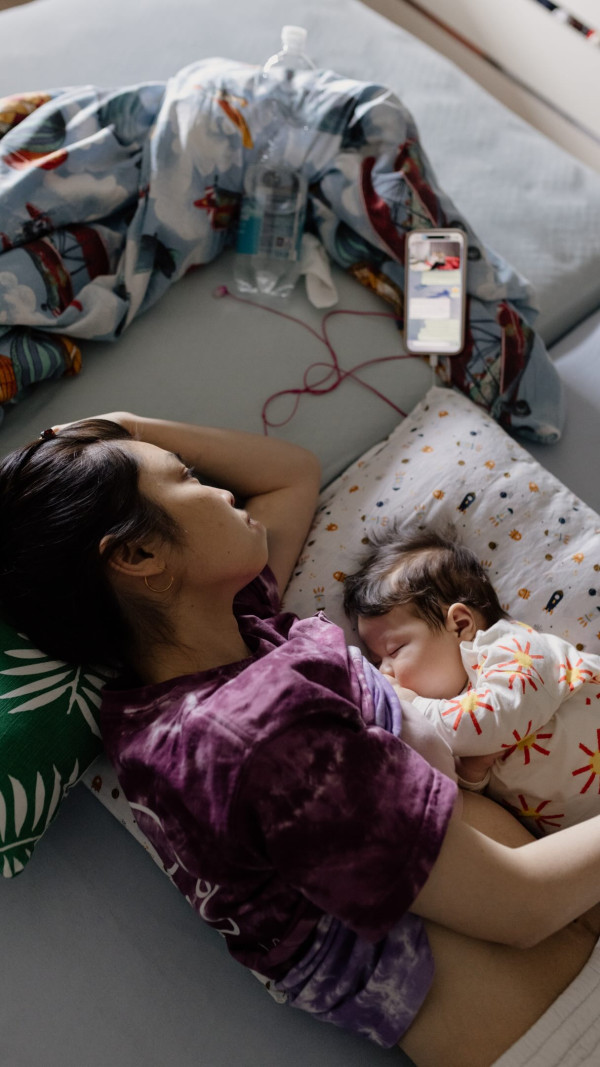 Motherhood-  how it is.  dokumentarischefamilienfotografie familienreportage mutterschaft stillen fotografinstuttgart Ne…